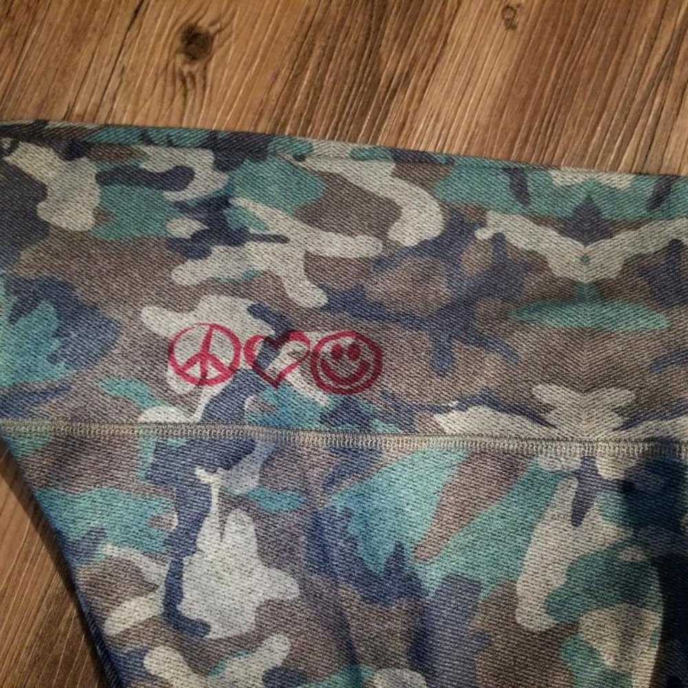 Niyama Sol High Waisted CAMO Legging  *1 LG left* - Picture 3 of 4